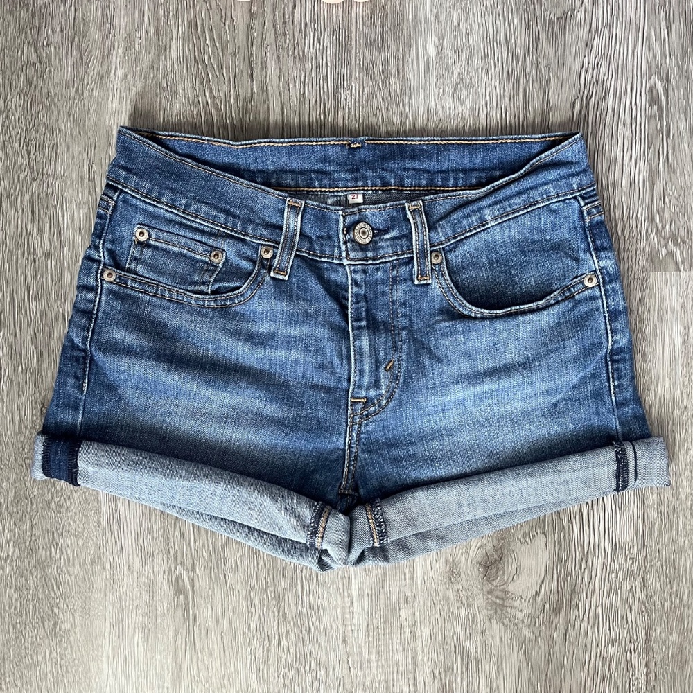 Levi's Low Rise Shorts